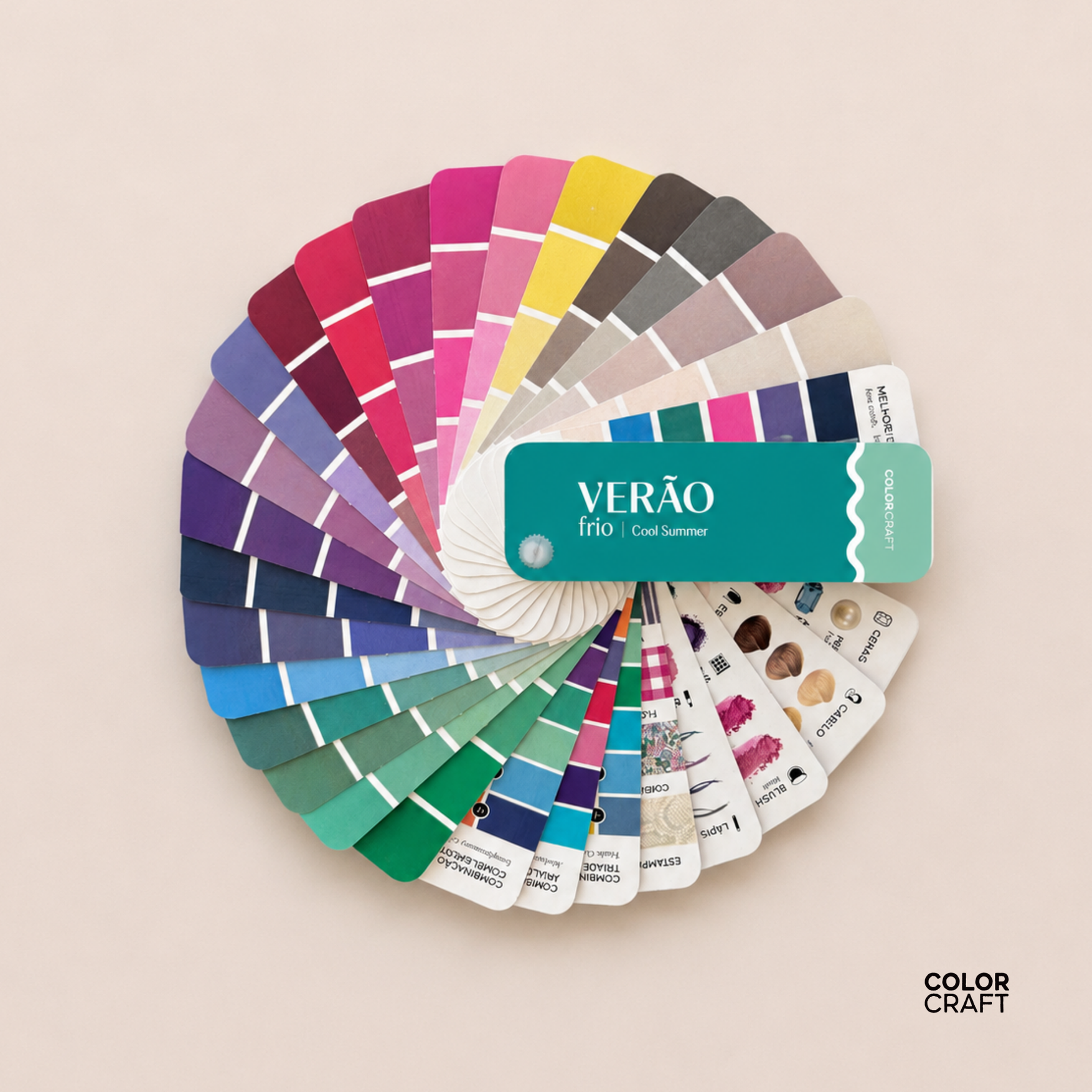 Cartela de Cores Mini Color Craft fechada, tamanho compacto pra bolsa